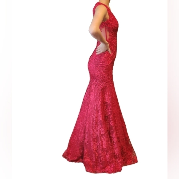 Formal red maxi lace dress, mermaid silhouette, V neckline size 0 - Picture 3 of 9